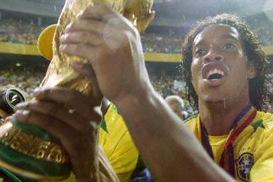 ronaldo r9 surnom&eacute; el f&eacute;nom&eacute;no par les espagnol